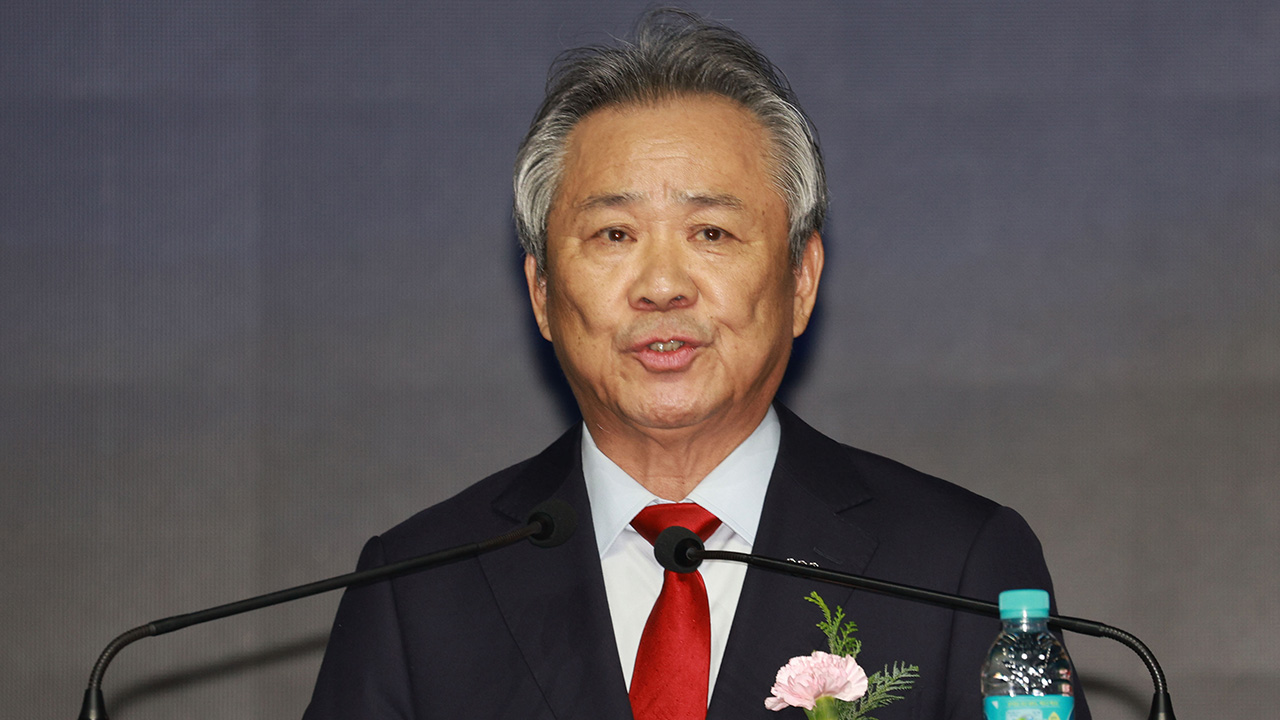 <b>이기흥</b> 전 <b>회장</b>, 대한체육회 <b>자격 정지</b> 4년 처분…"재심 신청 예정"