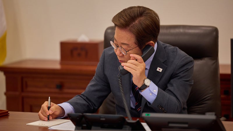이 <b>대통령</b>, 베트남 주석과 통화…"고속철도·원전 등 <b>협력</b> 심화"
