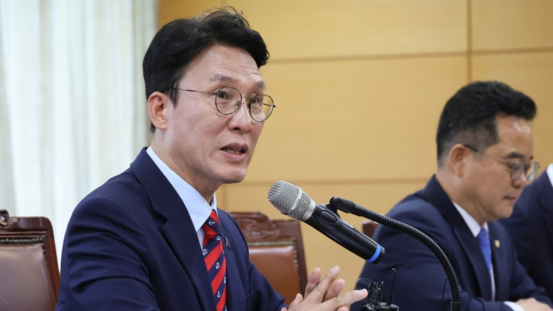 <b>김민석</b>, 금전거래 의혹에 "적당한 방식으로 말씀드릴 것"