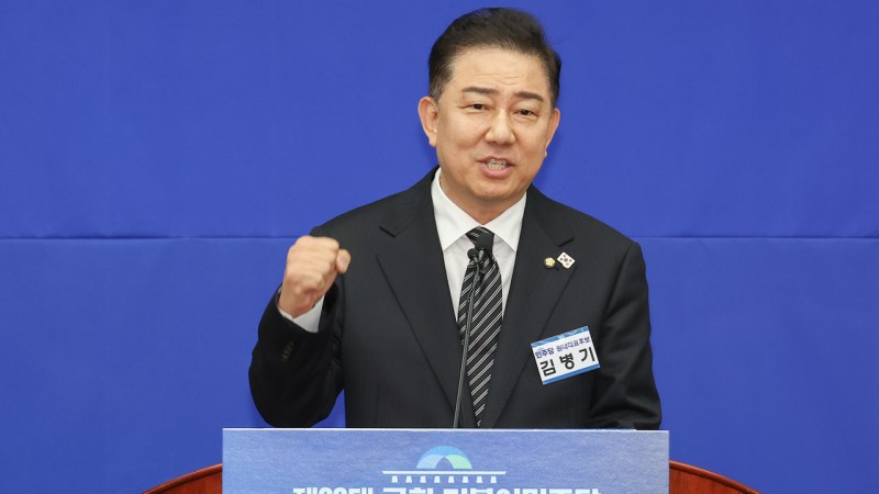 '이재명 정부' 첫 여당 <b>원내대표</b>로 3선 <b>김병기</b> 의원 선출