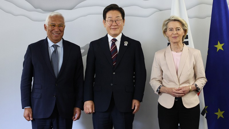 이 <b>대통령</b>, EU 지도부 첫 회동…EU "강력 대러 제재 함께 지지"