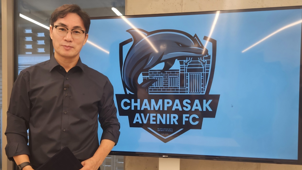 '마스크맨' <b>김태영</b>, <b>라오스</b> 프로축구팀 사령탑