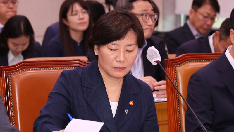이 대통령, 유임 <b>송미령</b>에 "다른 의견 듣고 <b>갈등 조정</b> 역할 해야" 주문