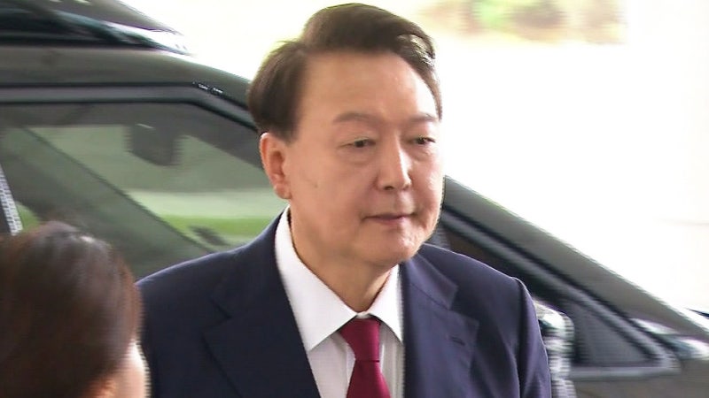 <b>특검</b> "<b>윤석열</b>, 오후 <b>조사</b> 사실상 <b>거부</b> 중…변호인단 수사 방해 선넘어"