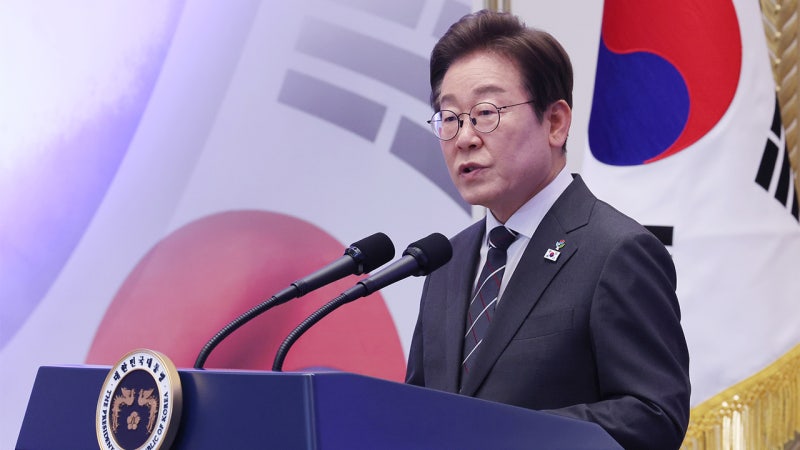 '<b>취임</b> 한달' 이 <b>대통령</b>, 내달 3일 <b>첫 기자회견</b>…타운홀미팅 형식