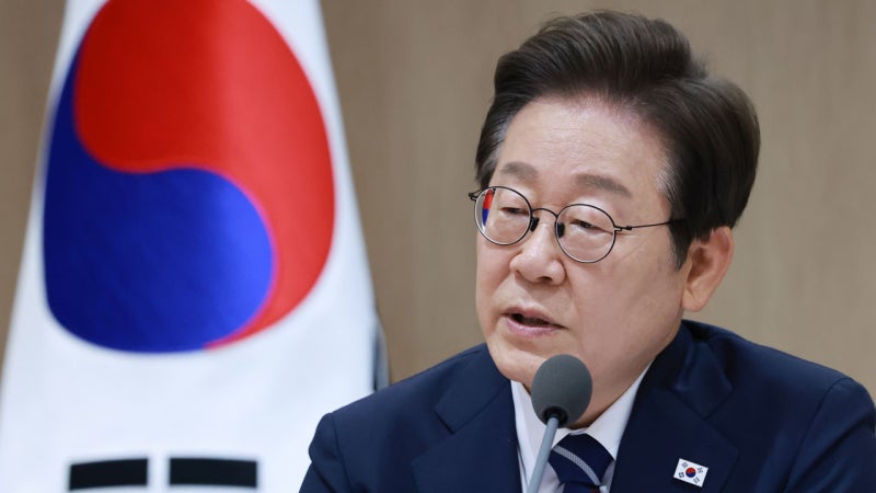 이 대통령 "투자 수단이 부동산 한정되니 투기 수단 돼 <b>주거 불안정</b>"