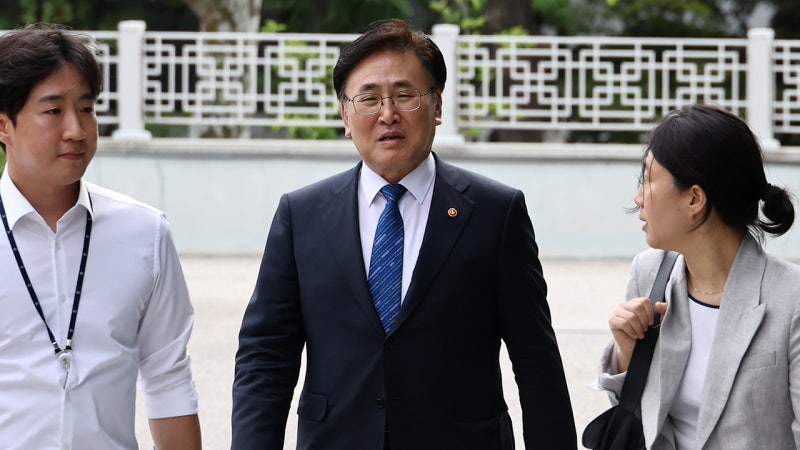 유상임 과기정통 장관 <b>내란특검</b> 출석…계엄 국무회의 관련 <b>조사</b>