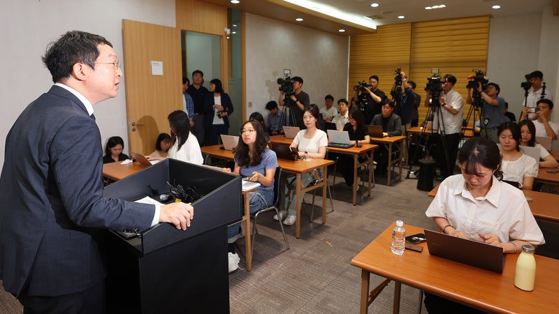 해병특검, <b>이종섭</b>·<b>김계환</b> 등 핵심 <b>출국 금지</b>…강제수사 검토