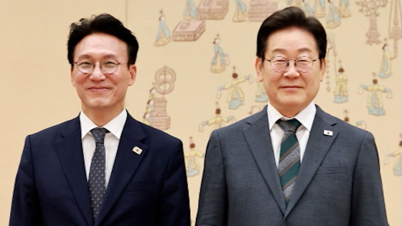 [여담야담] 임명장 받은 <b>김민석 총리</b>…첫 일정은 '<b>농심 달래기</b>'