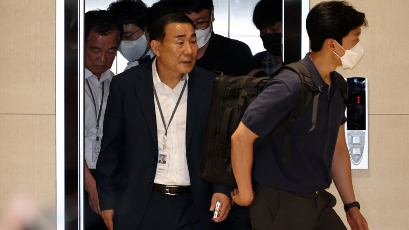 특검, <b>김건희</b> '<b>집사 게이트</b>' <b>수사</b>…"해외 도피 정황"