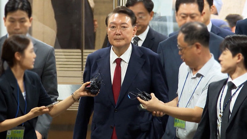 구속된 윤, 당일 열린 <b>내란 사건 재판</b> 불출석…사유서 제출