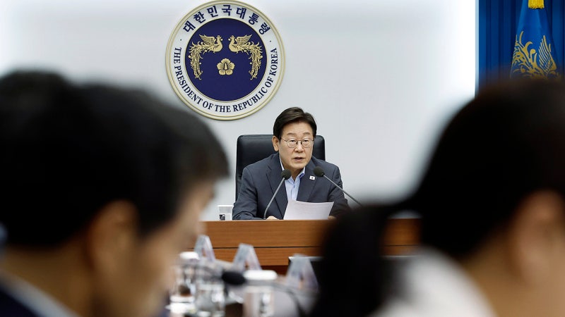 이 대통령 "무더위쉼터 실태 신속 점검…산업현장 감독관 늘려야"