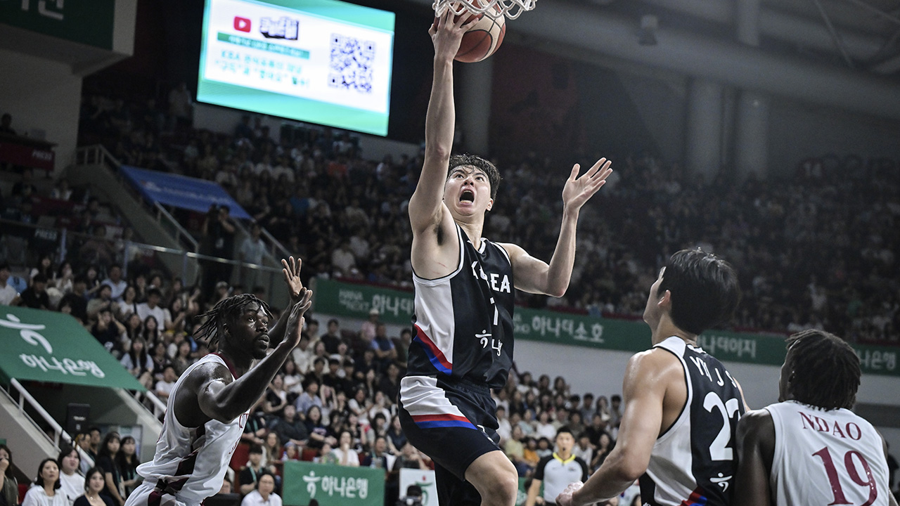 <b>이현중</b>·<b>여준석</b> 45점 합작…남자 농구 대표팀, 카타르에도 2연승