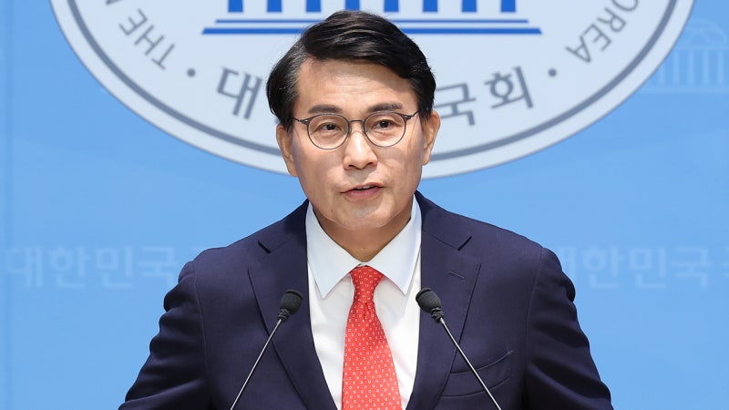 <b>윤상현</b> "<b>전한길</b>과 <b>절연 반대</b>…'너부터 책임져'는 혁신 아니다"