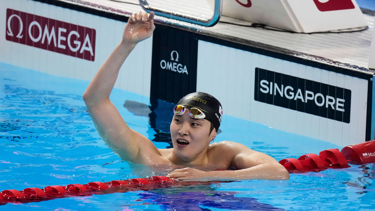 '막판 스퍼트' <b>김우민</b>, <b>세계</b>수영<b>선수권</b> 자유형 400m 동메달…2회 <b>연속</b> 입...
