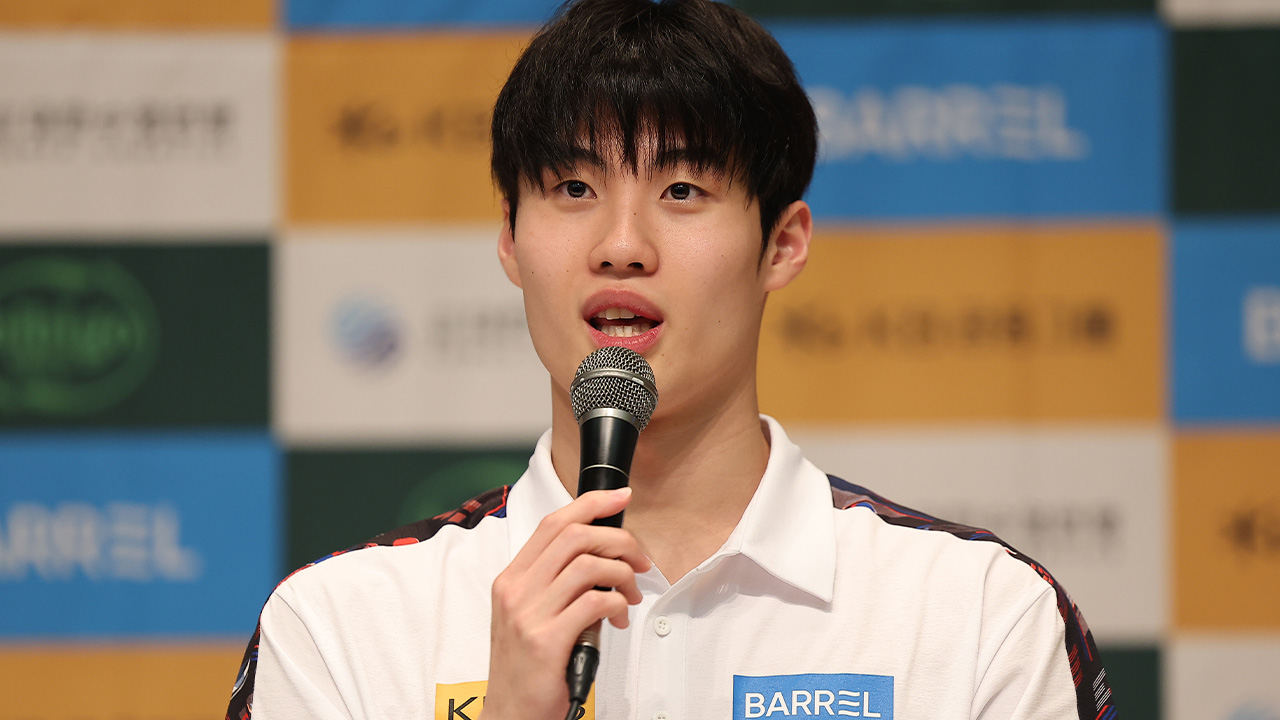 <b>황선우</b>, 주종목서 4연속 메달 시동…15세 김승원, 배영 100m 준결승행