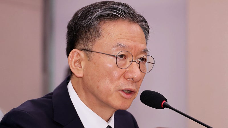 <b>정성호</b> 법무, 검찰에 "공직·기업 대상 <b>직권남용</b>·<b>배임 수사</b> 유의"
