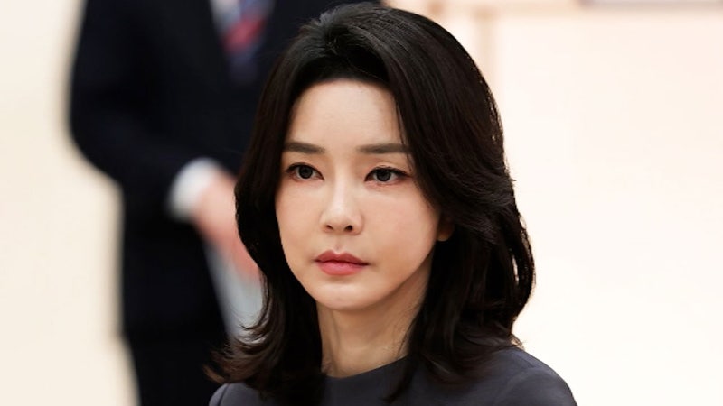 해병특검 "<b>김건희 비화폰</b> 실물 <b>확보</b>…김여사 특검에도 제출"