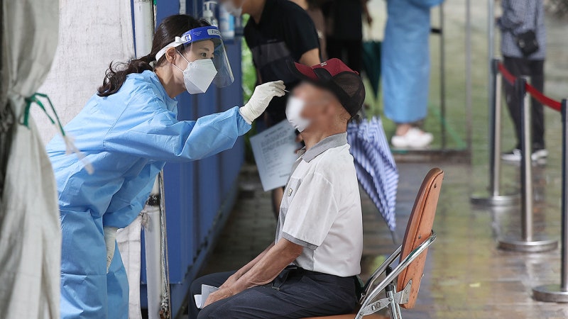 <b>코로나</b> <b>입원환자</b> 4주째 늘어…"손 씻기·기침 예절 지켜야"