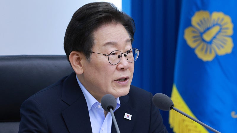 이 대통령 "폭우 피해 최소화 위해 '<b>선조치 후보고</b>' 적극행정 나서달라...