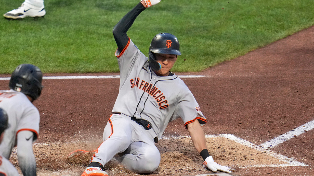 MLB <b>이정후</b>, <b>6경기 연속 장타</b>…2루타 치고 9회 결승 득점