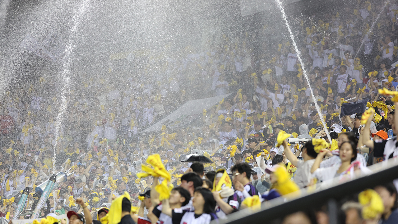 <b>프로야구</b>, <b>900만 관중</b> 돌파…역대 최소 528경기 만