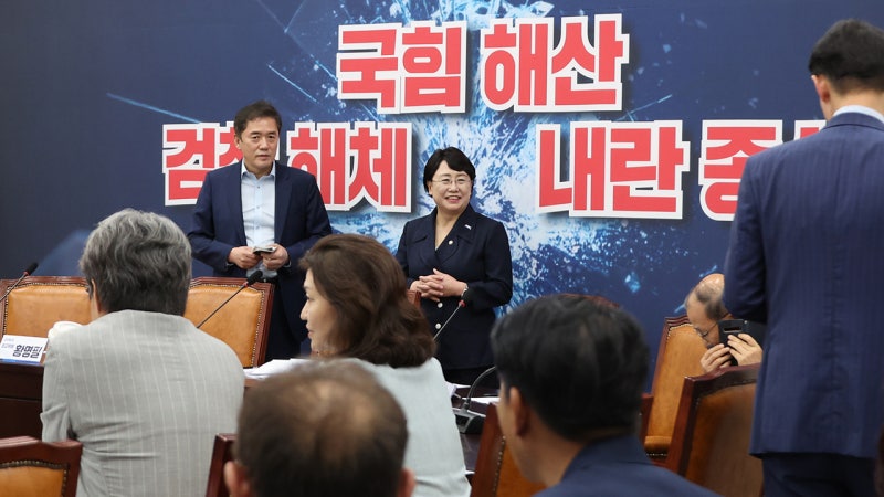 <b>조국</b><b>혁신당</b> 지도부 임기 단축 결정…'<b>조국</b> 체제' 복귀 수순