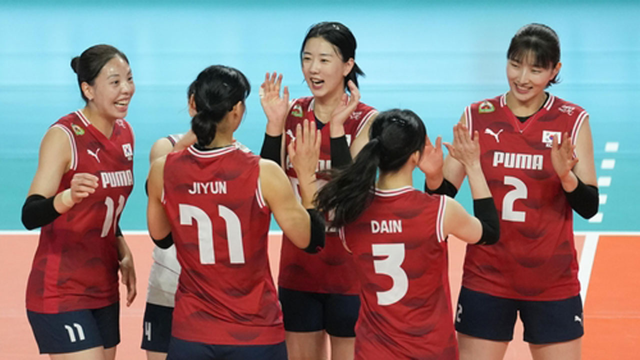 한국 <b>여자배구</b>, 150번째 <b>한일전</b> 3-2 <b>승리</b>…3연패 후 첫 승