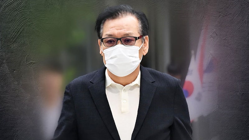 "여럿 고초, 구속 받아들인다"…<b>건진법사</b> 영장심사 <b>포기</b>