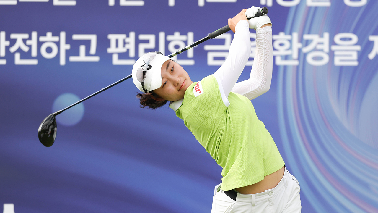 '신인' <b>전승희</b>, KLPGA 투어 KG <b>레이디스 오픈</b> 첫날 단독 선두