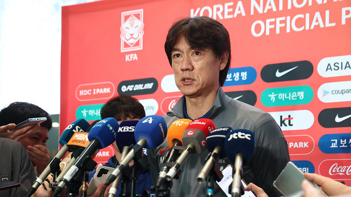 <b>홍명보호</b>, 미국·멕시코와 평가전 위해 출국…"중요한 시험대"