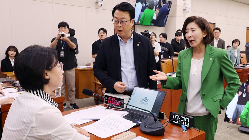 <b>나경원</b> 간사 선임 놓고 법사위 난장판…"국회 독재" "내란 앞잡이"