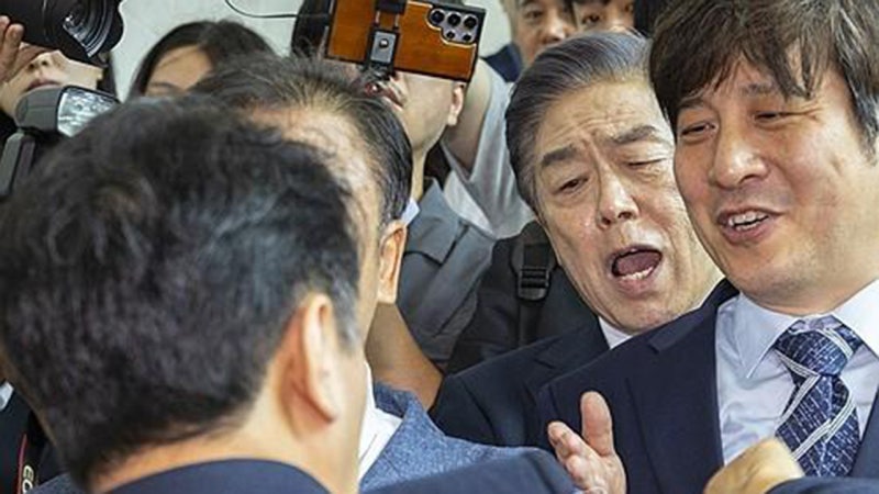 국회 찾은 <b>독립기념관장</b> '봉변'…"매국노!" 아수라장