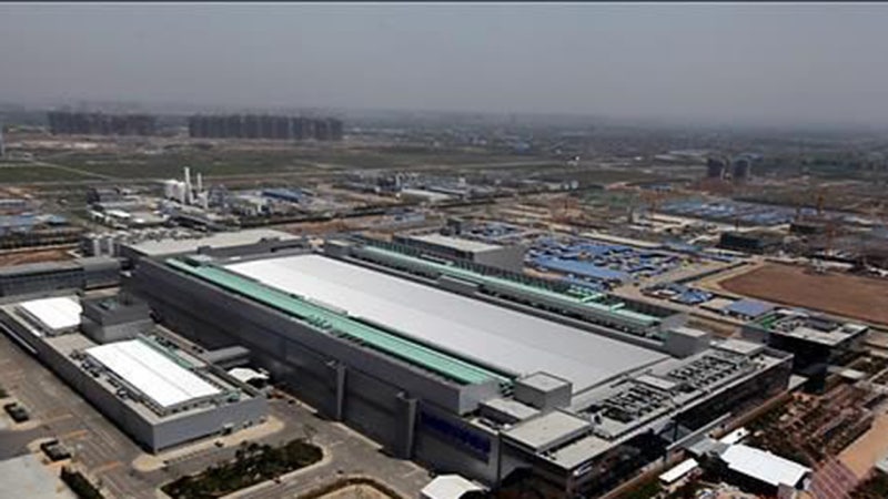 "미국, <b>삼성</b>·SK <b>중국</b> 공장에 '미국산 <b>반도체 장비</b>' <b>반출</b> 허용 검토"