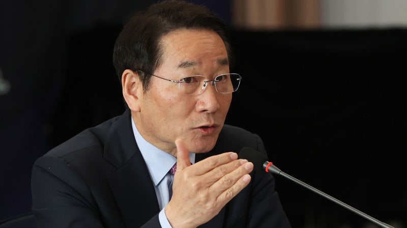 경찰, <b>유정복</b> 대선경선 <b>캠프</b> 공무원 강제수사…인천시청 압수수색