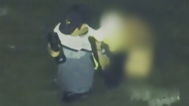<b>구명조끼</b> 벗어 70대 살렸다…숨진 <b>해경</b> 사고 직전 보니