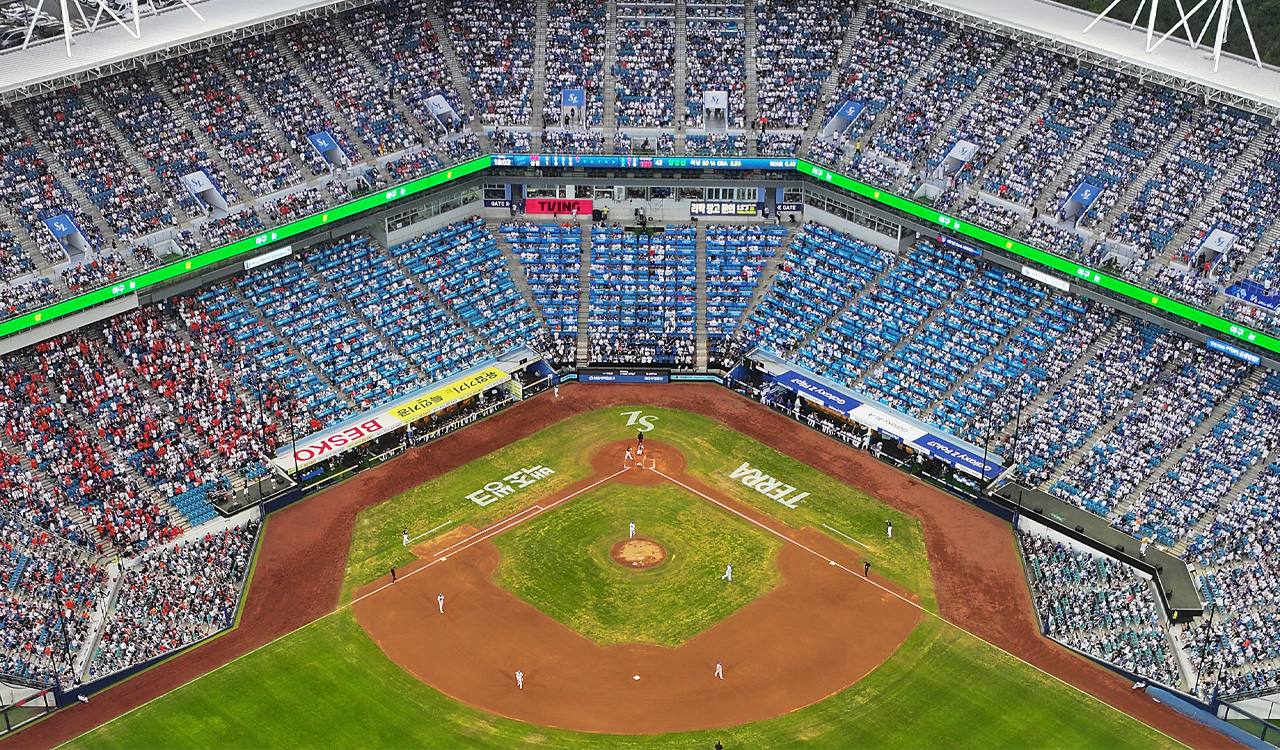 <b>프로야구</b>, 출범 44번째 시즌에 <b>누적 관중</b> 2억 명 돌파
