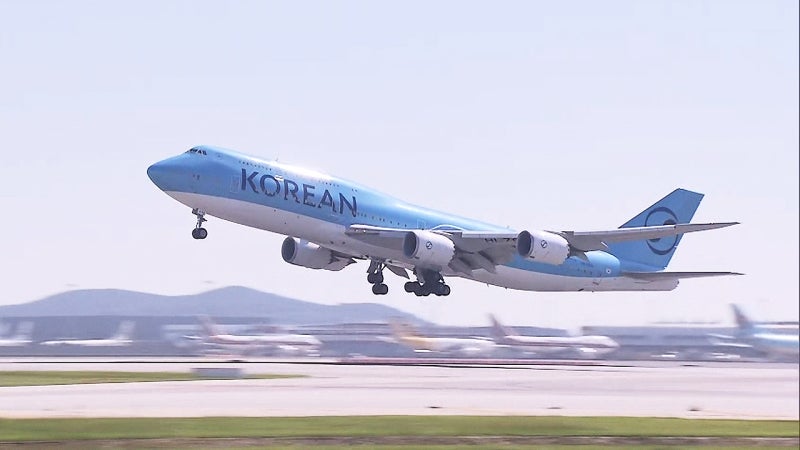 '석방' <b>근로자</b>들 탑승 전세기 오후 3시 반쯤 인천공항 도착