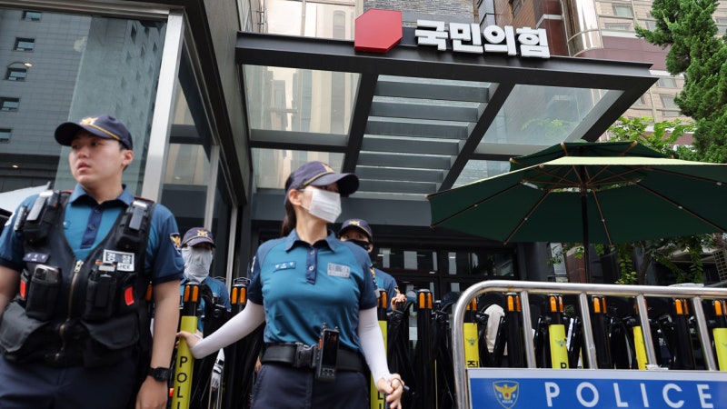 특검, 한 달 만 <b>국민의힘</b> 당사 <b>압수수색</b>…<b>당원명부</b> 확보 재시도