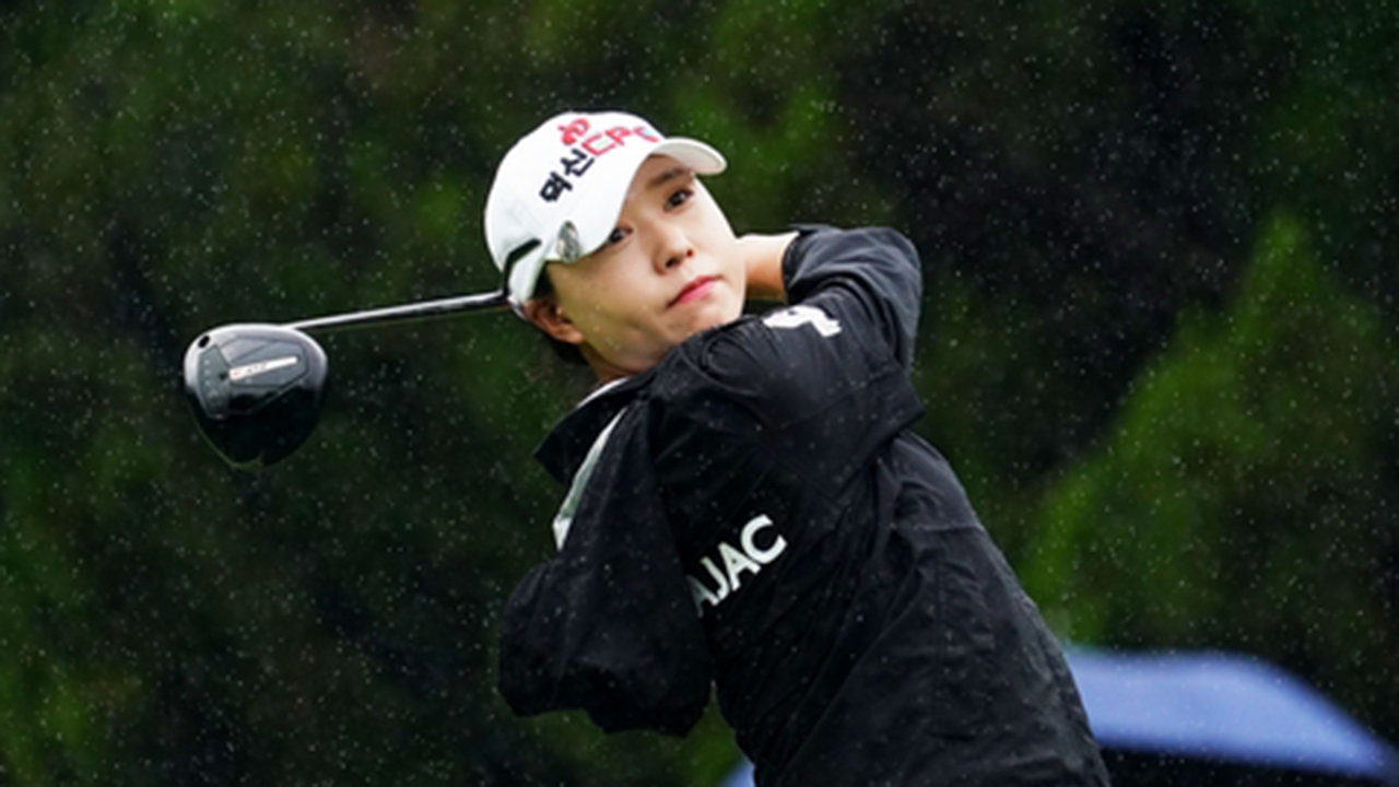 <b>문정민</b>, KLPGA 3라운드도 선두…'<b>시즌 첫 승</b> 보인다'