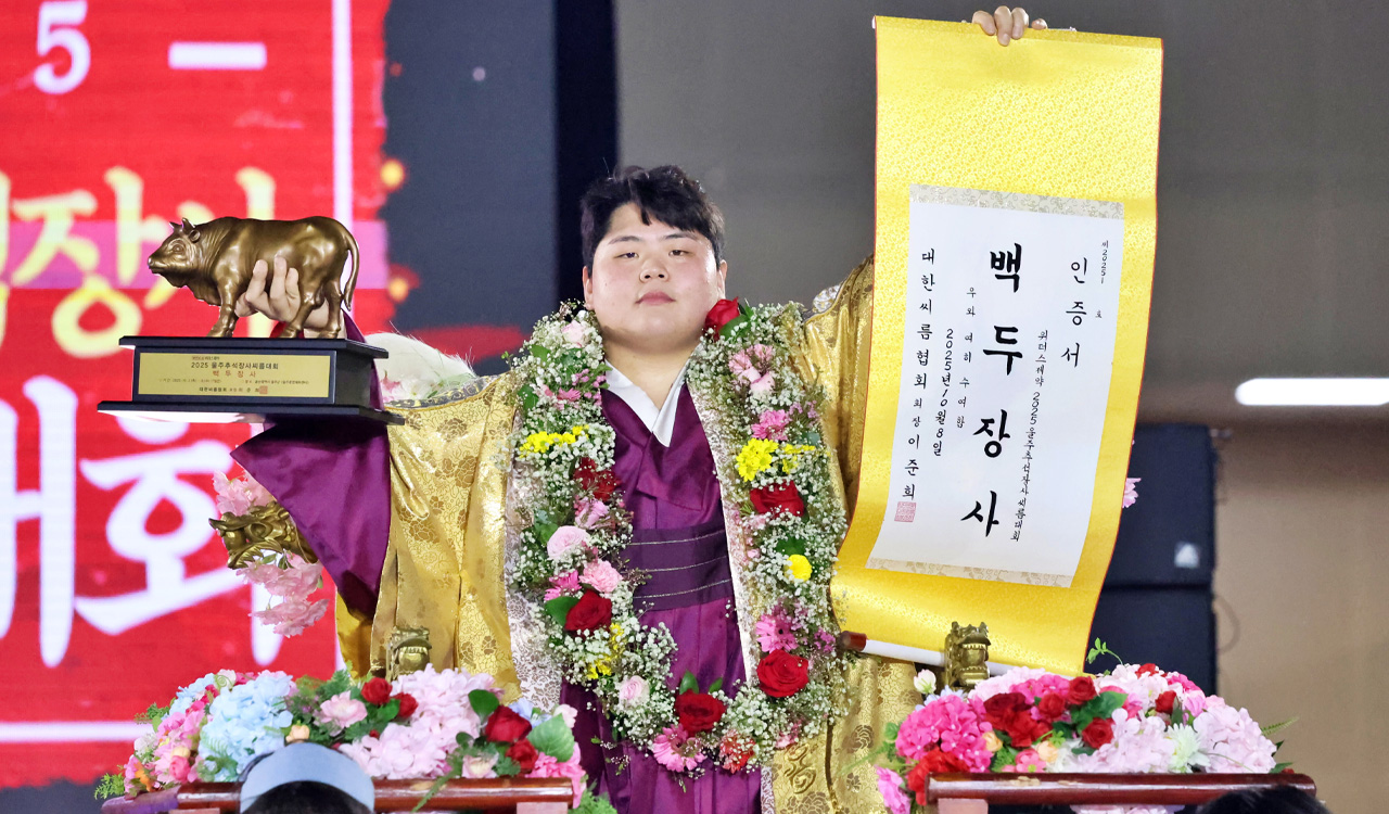 '씨름 괴물' <b>김민재</b>, 추석씨름대회서 2년 연속 <b>백두장사</b>