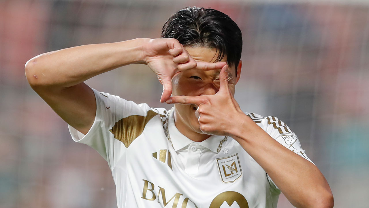 <b>손흥민</b>, <b>EPL</b> 최고 <b>골잡이</b> 15인 <b>후보</b>에