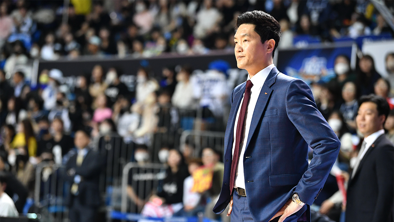 남자<b>농구 대표팀</b>, <b>전희철</b>-<b>조상현</b> 임시 지도자 체제 가동