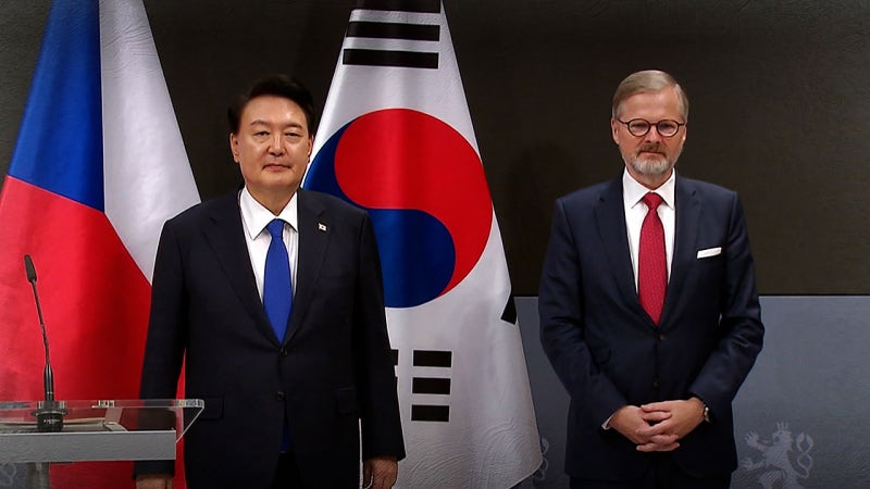 [단독] "체코 사업 철수 땐 <b>윤</b> <b>탄핵</b>"…원전 계약 <b>압박</b>?