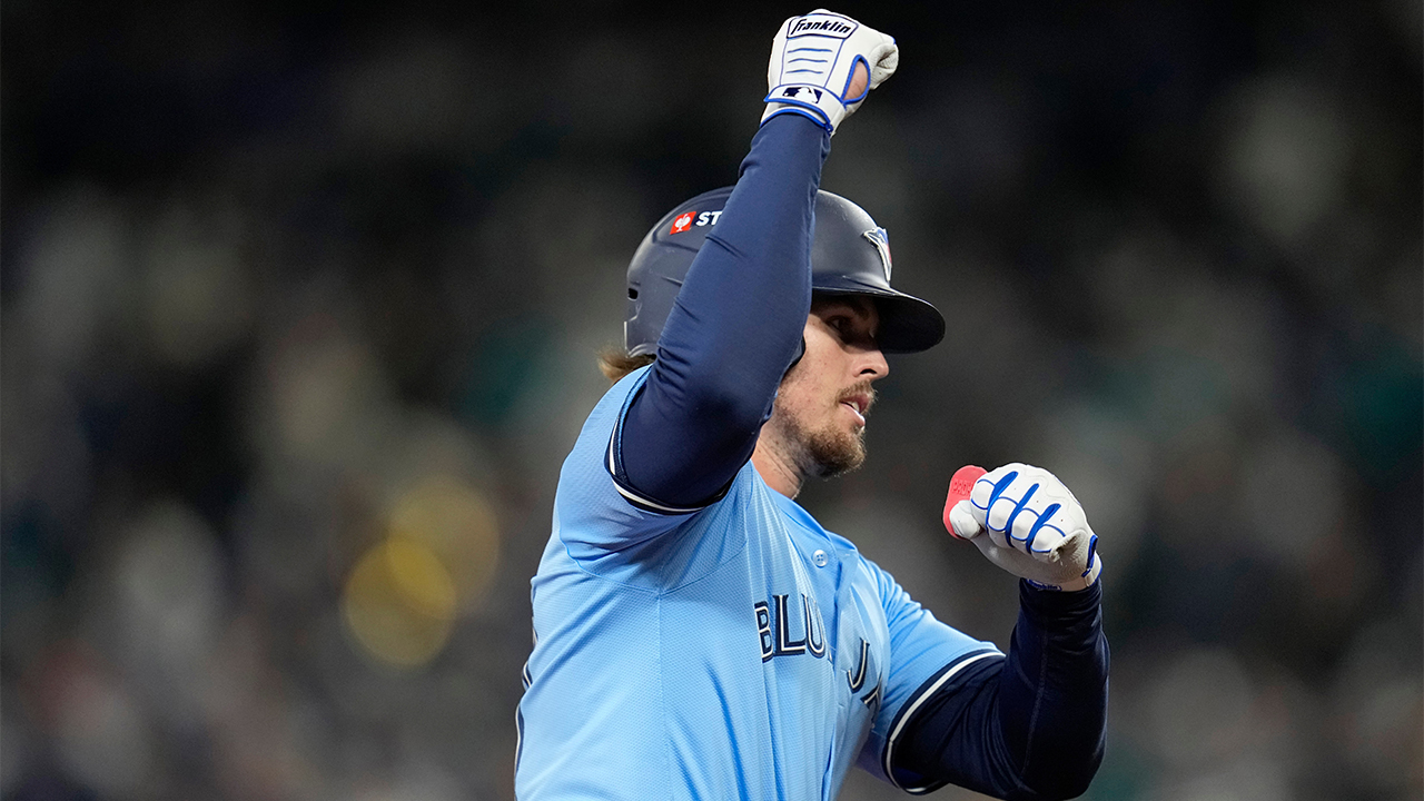 '<b>홈런</b>만 5방' <b>토론토</b>, <b>시애틀</b> 꺾고 ALCS 1승 2패 반격