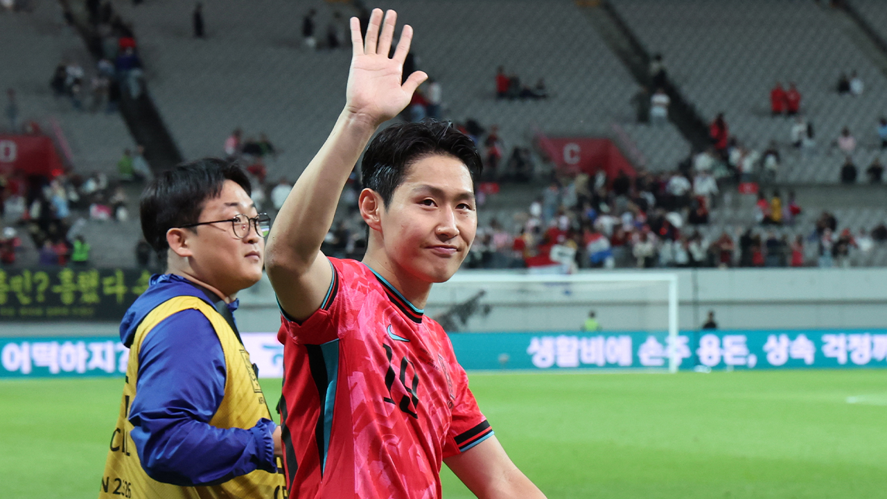 <b>이강인</b>, <b>AFC 올해의 국제선수상</b> 수상…한국 선수 3번째