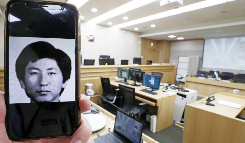 '이춘재 연쇄살인' 용의자 몰린 고 <b>윤동일 씨</b> 재심서 <b>무죄</b>…33년 만