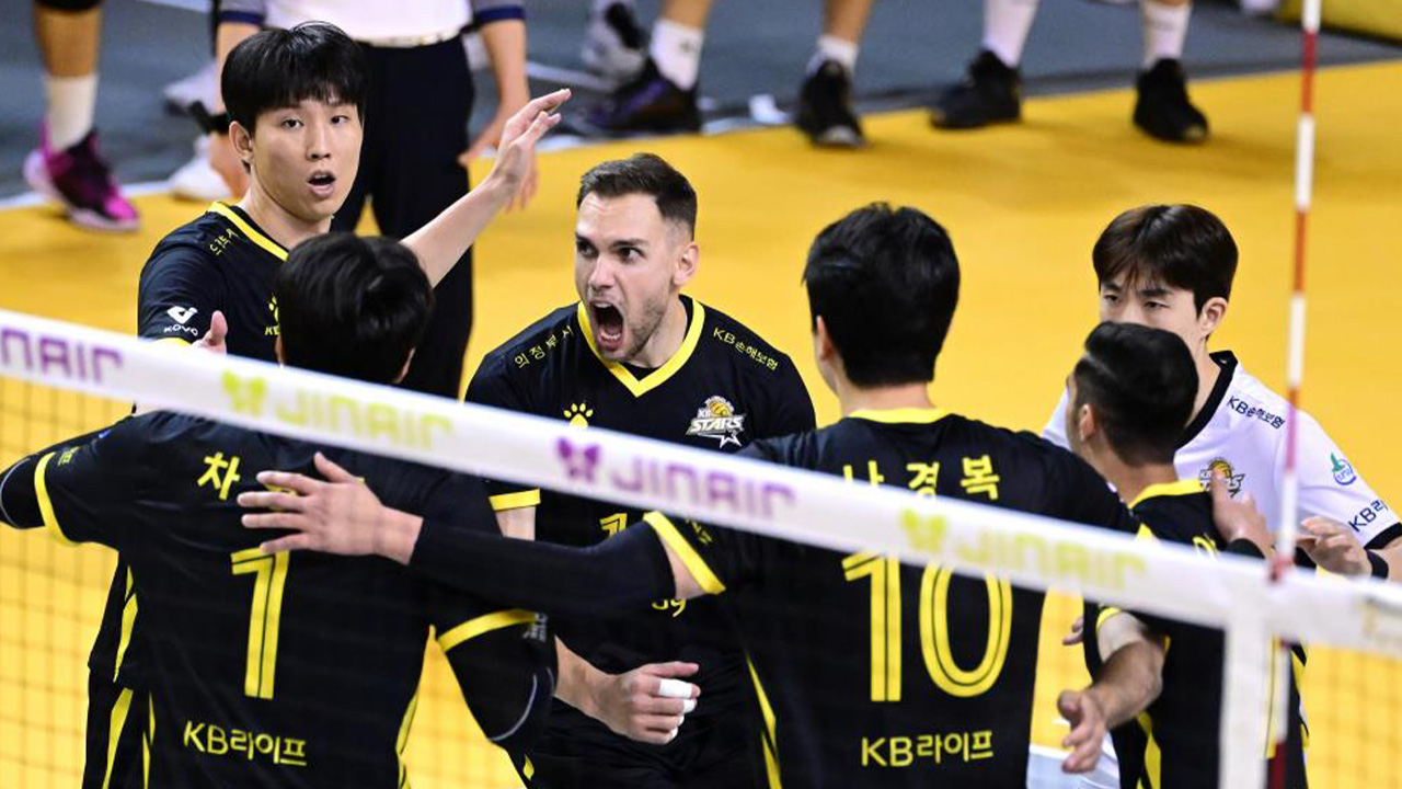 '<b>비예나</b> 21점' <b>KB손보</b>, OK저축은행 완파…2연승으로 2위
