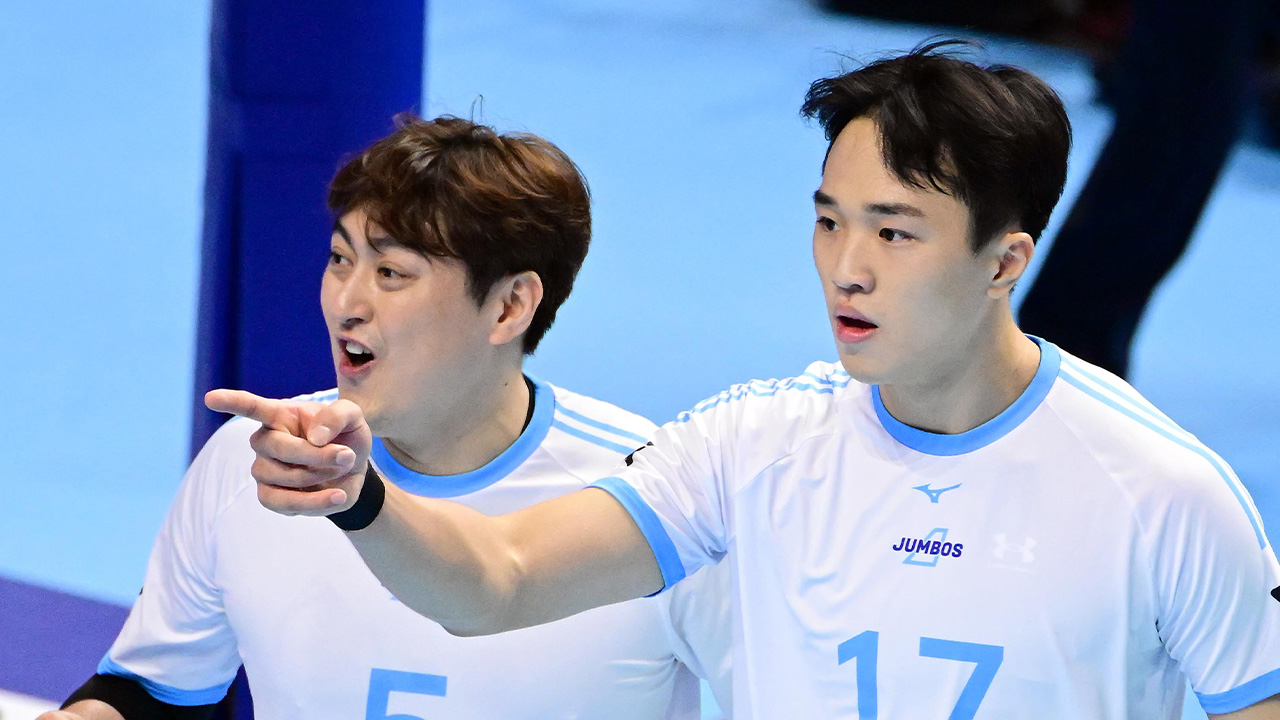 '<b>임동혁 복귀</b>전 25점' 대한항공, 우리카드에 3-1 역전승