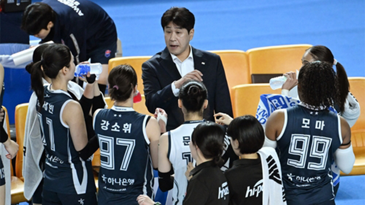 프로배구 여자부 <b>도로공사</b>, 정관장 꺾고 <b>4연승</b>…단독 선두